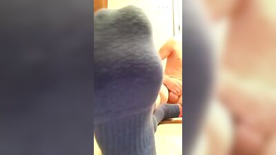 Young Cum King: Foot Worship & Explosive Orgasms