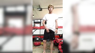 Longann in Garage: Big Cocks Cum Shots Voyeur Public Outside!