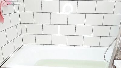 Gulping Gorgeous Web-Cam Boys: Action Amature Blond Cum Shots Handjob Solo!