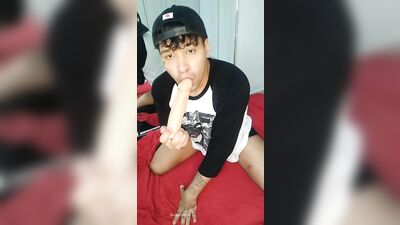 horny twink fucking his own ass (@azulitierno)