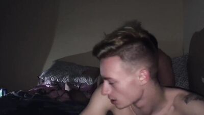 Amateur Bareback Fuck: Wild Gay Porn Boys Reunion!