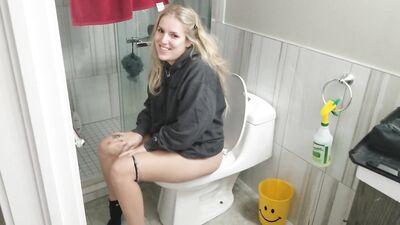 Cute teen sings twinkle twinkle while pissing on toilet