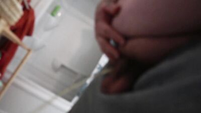 Hot College Jock American Canadian Guy Pissing Peeing in the Toilet ????????