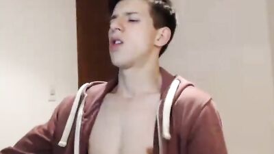 Hot Guy On Cam - Amateur Big Cocks Solo Revealed!