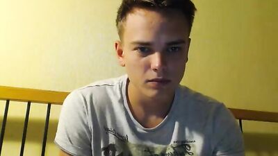 Gay Porn Action: Amateur Handjob Play with Hot Studs!