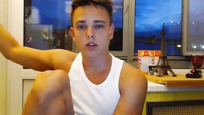 Gay Porn Action: Amateur Handjob Play with Hot Studs!