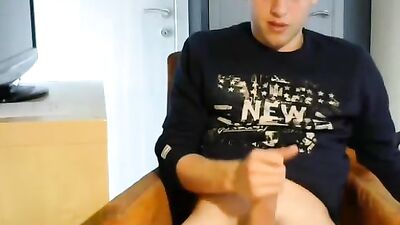 Jerking Off Solo Web-Cam: A Gay Porn Video with Passion and Excitement!