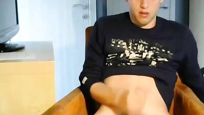 Jerking Off Solo Web-Cam: A Gay Porn Video with Passion and Excitement!