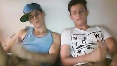 Gaydudecams.com: Sexy Couple Jerks - Action Bareback Web-Cam!
