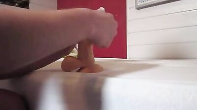 Hands-Free Cumshot Adventure: A Solo Amateur Experience!