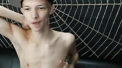 Young Cam Boy Cumming Solo: Exploring Erotic Desires