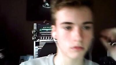 Bombshell Fit Twink Wanks HD : A Gay Porn Video