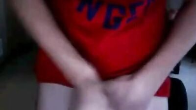 Young Manhattan Hottie Cums & Handjobs on Live Cam!