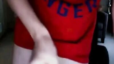 Young Manhattan Hottie Cums & Handjobs on Live Cam!