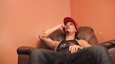 Moms Bareback Catch: A Gay Porn Adventure!