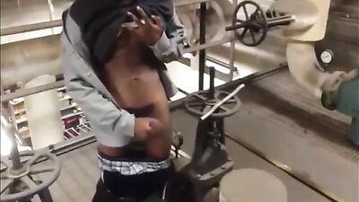 Wank on work break: Amateur cum shots solo!