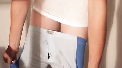 Young stud wanks and cums on webcam for hot gay time!