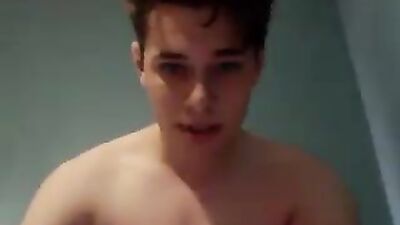 Gorgeous Aussie Gets His Stuff Off in Amateur Fun! OR 18-Year-Old Aussie Unleashes His Wild Side in Hot Amateur Action!