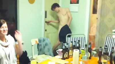 Gay Porn Amateur Show - Muscle Boys Peeking Fun!