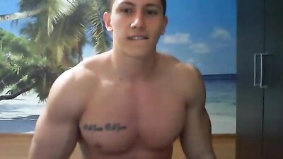 Muscular Stud Web-Cam Teasing: Amateur Solo Show