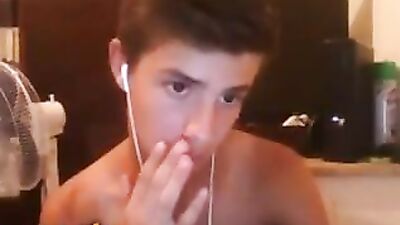 Young Smooth Twinks Hot Bedroom Masturbation Show!