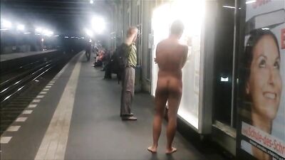 Raw Subway Exposure: Naked Guys Amateur Fun in the City!