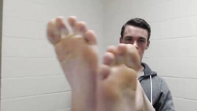 Web-Cam Amature Ass Play: Tipmanusa Revisited!