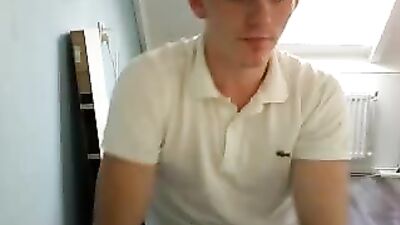 NETHERLANDS, BUBBLE ASS FOOTBALLER WITH NICE COCK ON CAM!