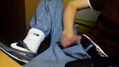 Wet Amateur Cum Shots: He Pantses Himself!