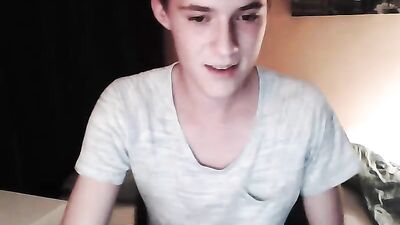 Gay Porn Cutie Masturbates in Webcam!