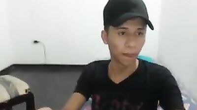 Latino Boys Smooth Wank & Suck Show!