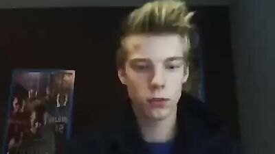 Smile, Sweetheart! A Young Blondes Cumshot Showstopper