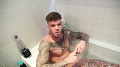 Penispump Amateur Web-Cam Solo: Steaming Up The Bedroom