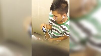 Young Asian Squirting in the Toilet: The Ultimate Cum Shot Experience!