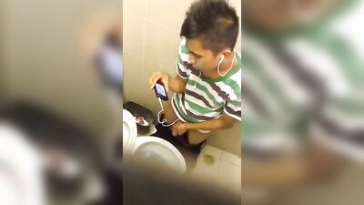 Young Asian Squirting in the Toilet: The Ultimate Cum Shot Experience!