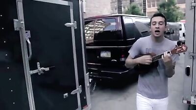 Twenty One Porn Pilots: Cant Help Falling in Love