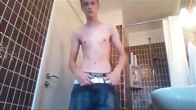Shy Amateur Blonde Boys Shower - The Ultimate Showtime Experience