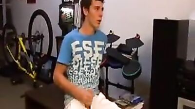 Jerking off the Straight Twink - Amateur Cum Shots and Handjobs!