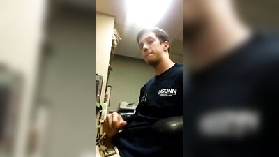 Young & Hung - Cum Shots Amateur Handjobs (2047)