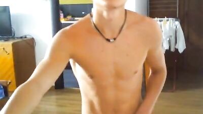 Romanian guy jerking off on cam
