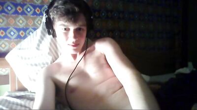 Young Cam Boy Exposing His Cute Body Online