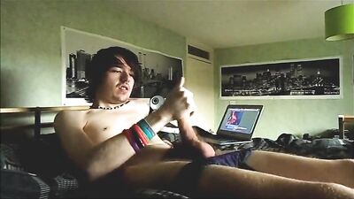 Gay Porn JO-British Dude: Amateur Cum Shots and Handjob