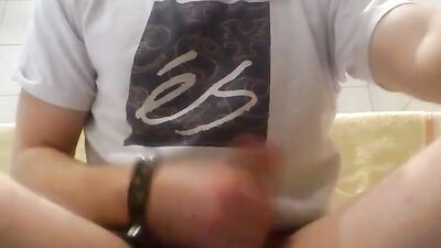 Markus Pelzs Handjob Explosion!